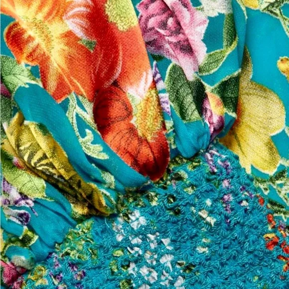 - ALICE + OLIVIA
Sheila Floral Satin Blouse size M - Picture 10 of 10